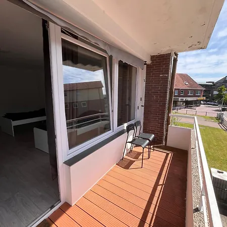 3 Bedroom Apartment, Parking, 6 Singlebeds, Balcony, 5min To Autobahn A7