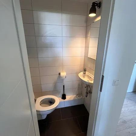 Apartment 3 Bedroom Apartment, Parking, 6 Singlebeds, Balcony, 5min To Autobahn A7 *