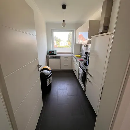 3 Bedroom Apartment, Parking, 6 Singlebeds, Balcony, 5min To Autobahn A7 Kaltenkirchen